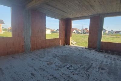 Casă cu 4 camere cu Teren 500 Mp în Central