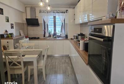 Casă cu 4 camere semidecomandat în Central - 2