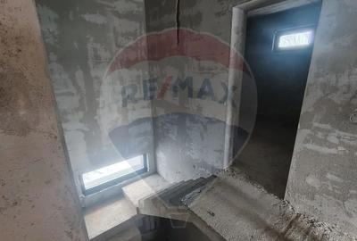 Casă cu 5 camere cu Teren 1210 Mp în Câmpineanca - 4