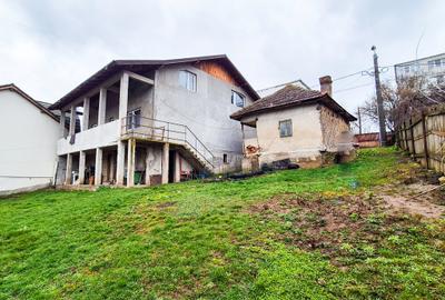 Casă individuală cu 10 camere cu Canalizare în Găvana - 1