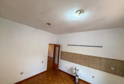 Casă cu 3 camere cu Canalizare în Central - 2