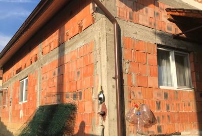 Casă individuală cu 4 camere în Vlădești