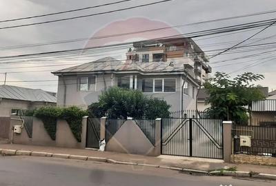 Casă cu 4 camere cu Teren 410 Mp în Tineretului - 1