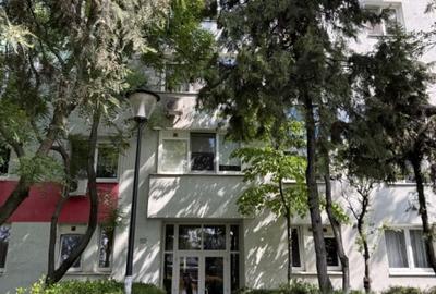 Apartament cu 3 camere decomandat, mobilat în Berceni