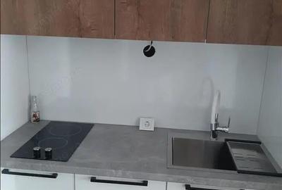 Garsonieră în Titan