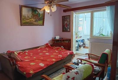 Apartament cu 3 camere semidecomandat în Cetatea