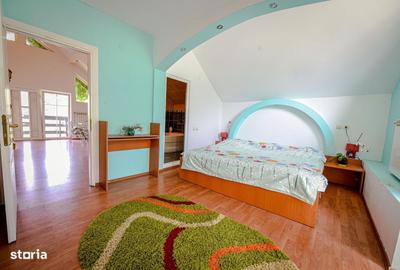 Casă cu 4 camere în Central - 2