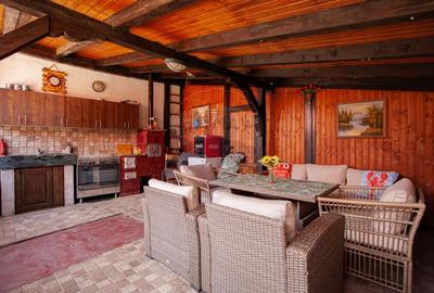 Casa cu 2 corpuri, piscina si 3.235 mp teren in Ghioroc - 35