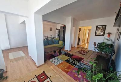 Apartament cu 4 camere decomandat în Central - 2