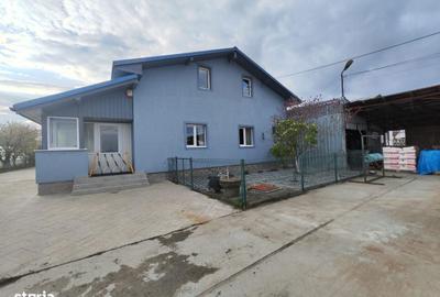Casă cu 5 camere cu Teren 4000 Mp în Florești