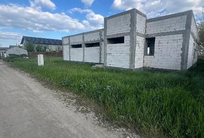 Casă cu Teren 700 Mp în Central - 2