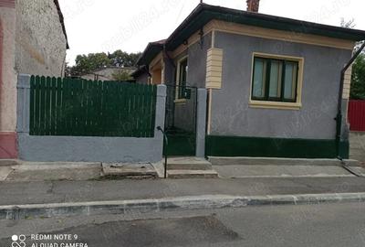 Casă cu 4 camere cu Teren 226 Mp în Central - 1
