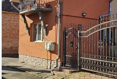 Casă cu Teren 2 Mp în Central - 5