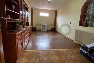 Casă cu 6 camere cu Teren 1800 Mp în Curățele - 9