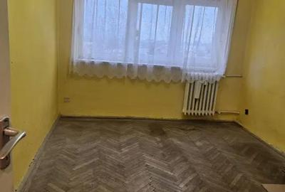 Apartament cu 3 camere decomandat în Valea Rosie
