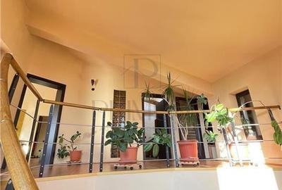 Dumbravita - Vila moderna - Teren 1430mp - 2 Fronturi - Carport - Panouri solare - 2