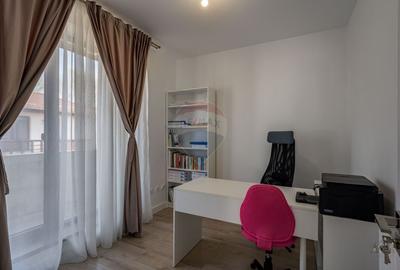 Casă cu 4 camere cu Teren 164 Mp în Central - 21