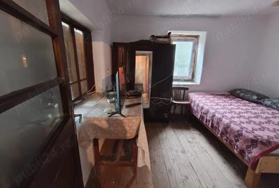 Casă cu 4 camere cu Teren 1634 Mp în Teslui - 2