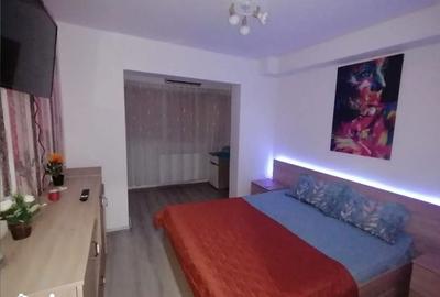 Apartament cu 2 camere decomandat în Micro 3 - 7