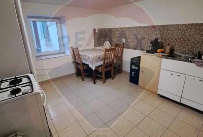 Casă cu Teren 849 Mp în Bezid - 1