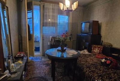 Apartament cu 3 camere semidecomandat în Ozana