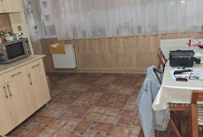 Apartament cu 3 camere decomandat în Micro 11 - 2