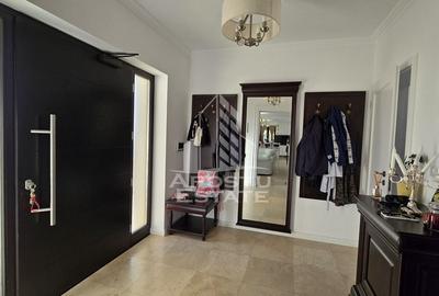 Casa individuala deosebita cu 5 camere, 3 bai, demisol si garaj, Sag - 30