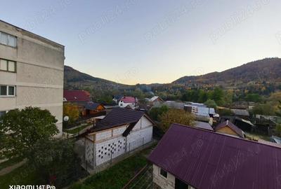 Apartament cu 3 camere semidecomandat în Molid - 1