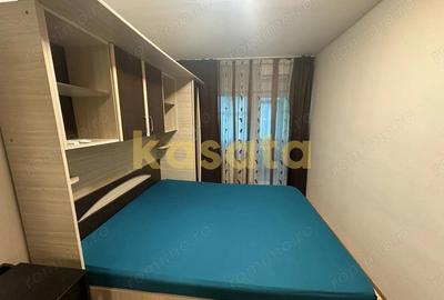 Apartament cu 3 camere decomandat în Apusului