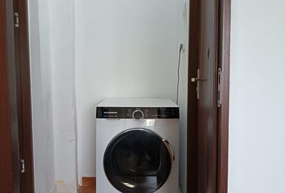 Apartament cu 3 camere semidecomandat în Craiovița Nouă