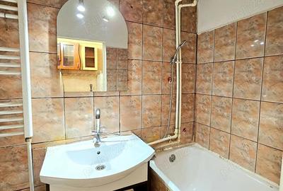 Camera Moderna Bloc Camin Zona Port - 9