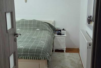 Apartament cu 3 camere semidecomandat în Central - 1