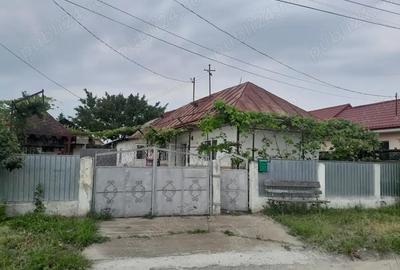 Casă cu 4 camere în Roman - 1