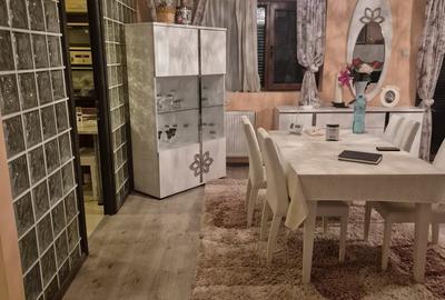 Casă individuală cu 4 camere cu Canalizare în 1 Decembrie - 2