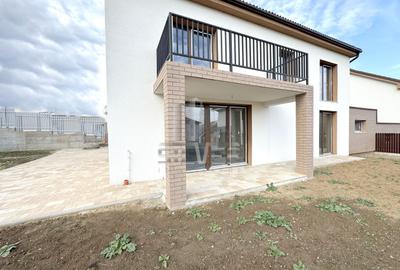 Duplex cu 5 camere cu Canalizare în Chinteni - 1