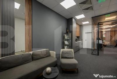 Spațiu comercial, de 130 mp, în P-ța Victoriei - 12