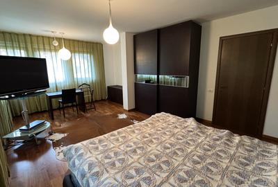 VILA cu specific montan ,Deosebita in Predeal zona Cioplea