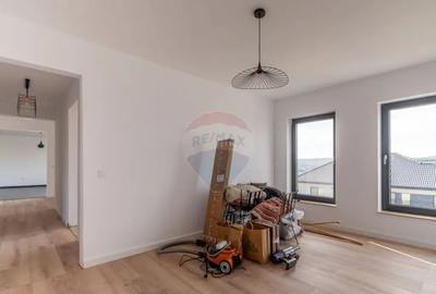 Casă cu 4 camere cu Teren 738 Mp în Jucu