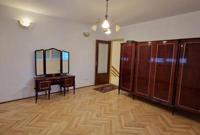 Casă cu 6 camere cu Canalizare în Central - 7