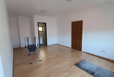 Spațiu comercial, de 50 mp, în Trocadero - 2
