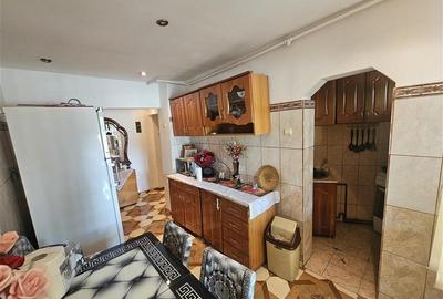 Apartament cu 3 camere semidecomandat, mobilat în Micro II - 13