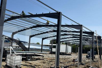 Hala moderna, acces din E576, birouri, 1658 mp utili, rampa - 7