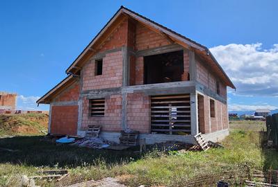 Casa la rosu Sînpetru - Livada - 12