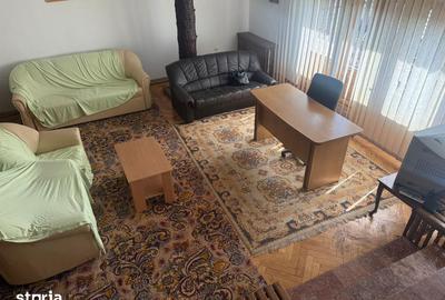 Casă cu 4 camere cu Teren 200 Mp în Central - 1