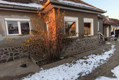 Casa familiala spatioasa din caramida de vanzare in Secuieni, cu acte curate! - 3