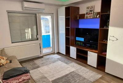 Vand apartament , 2 camere , semidecomandat , renovat , Micro 2 , etaj 4 - 4