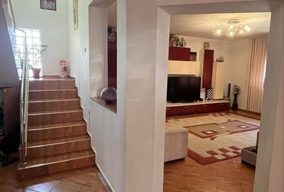 Casă cu 4 camere în Central - 3