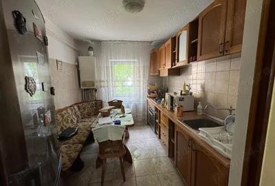 De inchiriat etaj 2 renovat , parcare - 5