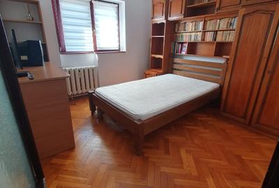 Persoana fizică vând apartament cu 4 camere str Ion Meșter nr.4 - 2