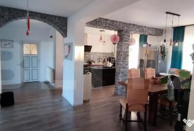 Casă cu 7 camere cu Teren 890 Mp în Central - 10